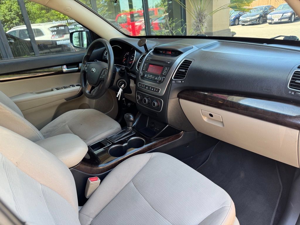 Used 2014 Kia Sorento LX AWD/4WD image 22