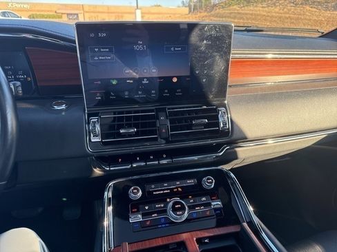 Used 2024 Lincoln Navigator Reserve image 15