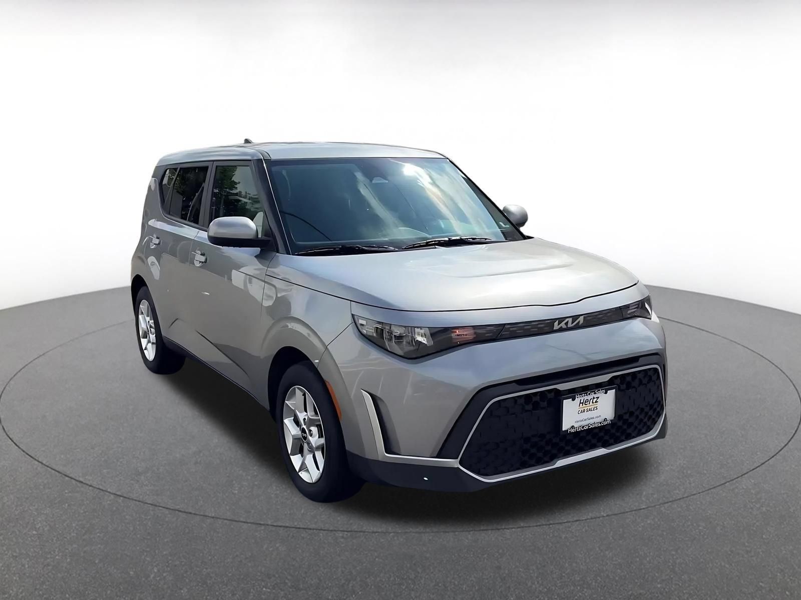 Used 2025 Kia Soul LX w/ LX Technology Package FWD image 3