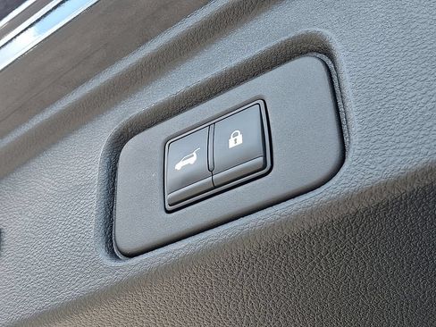 Used 2024 Nissan Pathfinder SL AWD/4WD image 32