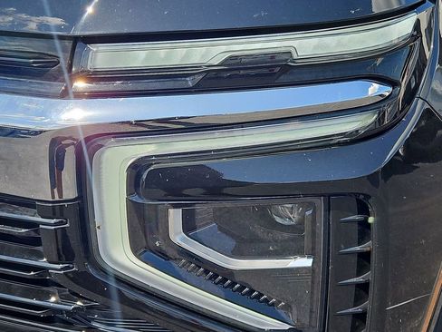 Used 2025 Chevrolet Tahoe LS RWD image 10