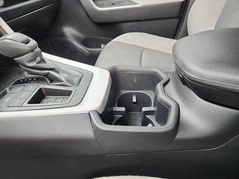 Used 2022 Toyota RAV4 XLE FWD image 20