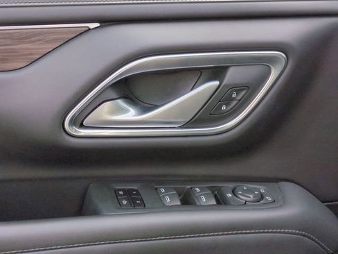 Used 2022 Chevrolet Suburban LT image 13