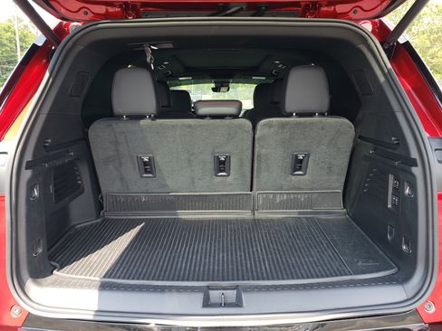 Used 2024 Chevrolet Traverse RS w/ LPO, Floor Liner Package FWD image 11