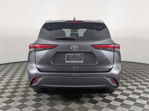 Used 2023 Toyota Highlander XLE image 4