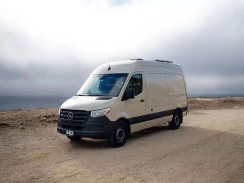 Used 2021 Mercedes-Benz Sprinter 2500 image 10