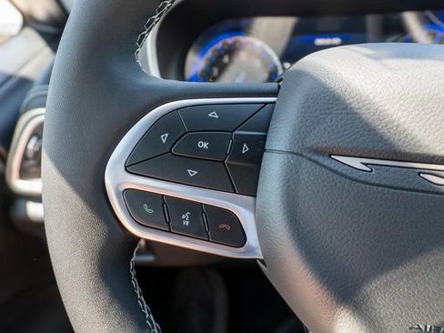 New 2027 Chrysler Pacifica Select FWD image 18