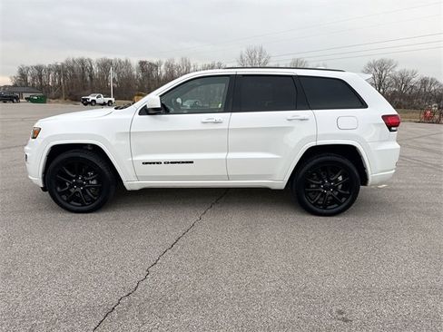 Used 2020 Jeep Grand Cherokee Altitude image 10