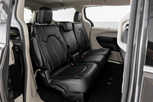 Used 2019 Chrysler Pacifica Touring-L FWD image 33