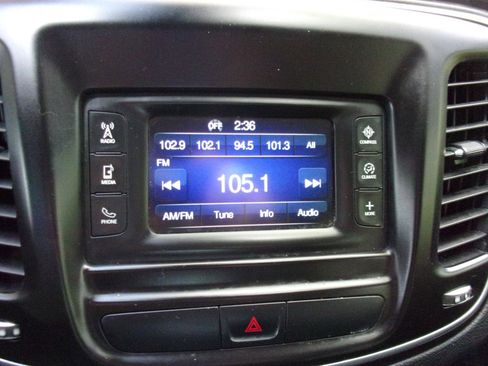 Used 2016 Chrysler 200 Limited FWD image 19