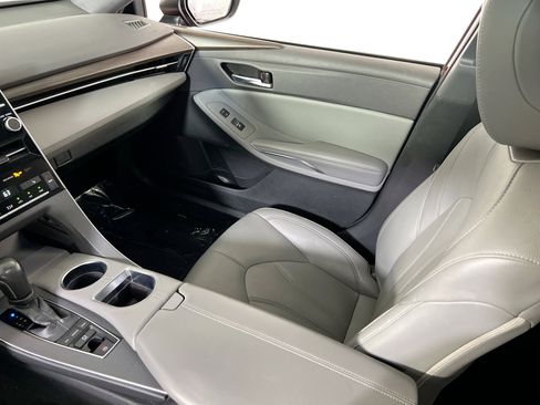 Used 2021 Toyota Avalon XLE w/ Moonroof Package image 23