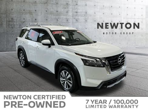 Used 2025 Nissan Pathfinder SL FWD image 1