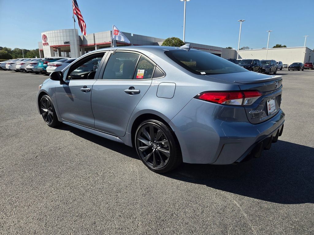Used 2026 Toyota Corolla SE FWD image 9