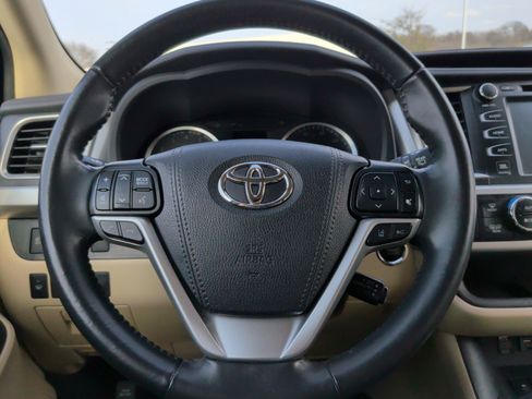 Used 2019 Toyota Highlander Limited image 23