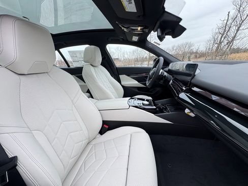 New 2026 BMW 550e xDrive w/ Premium Package image 26