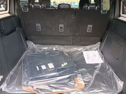 New 2025 Ford Bronco Raptor image 18