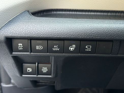 Used 2023 Toyota Sienna Platinum AWD/4WD image 36
