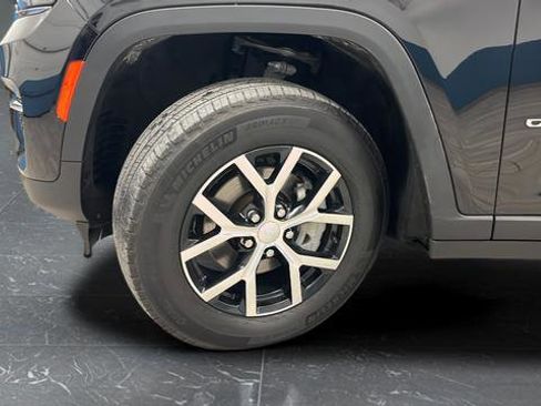 Used 2024 Jeep Grand Cherokee Limited image 28