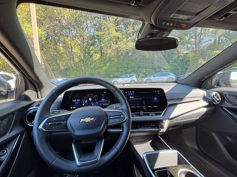 Used 2025 Chevrolet Equinox LT image 34