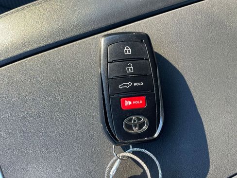 Used 2025 Toyota Highlander LE image 24