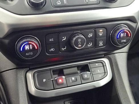 Used 2023 GMC Acadia SLT w/ Preferred Package image 32