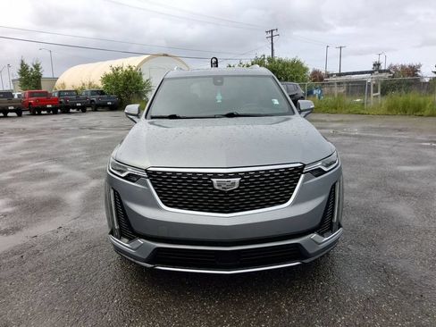 Used 2023 Cadillac XT6 Premium Luxury w/ Technology Package FWD image 3