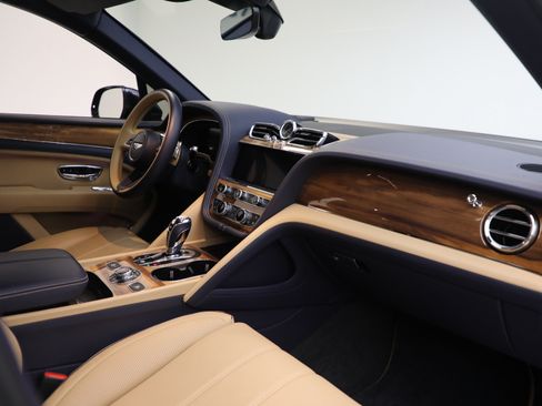 Certified 2024 Bentley Bentayga Extended Wheelbase AWD/4WD image 28