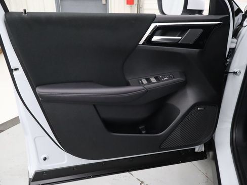New 2026 Mitsubishi Outlander ES FWD image 10