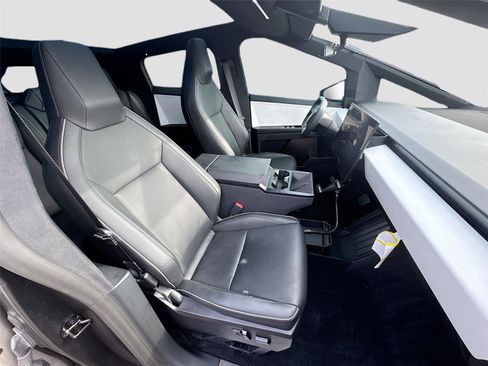 Used 2024 Tesla Cybertruck AWD Crew Cab image 9