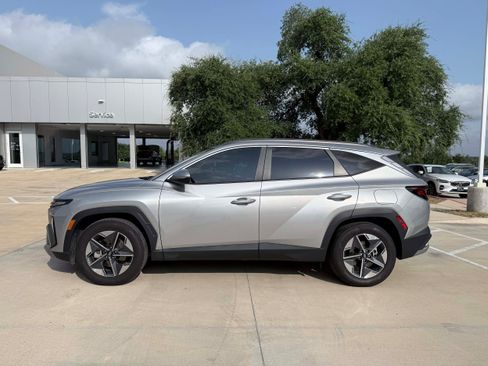 Used 2025 Hyundai Tucson SEL FWD image 3