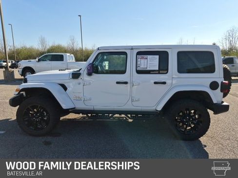 Used 2021 Jeep Wrangler Unlimited Sahara 4xe image 2