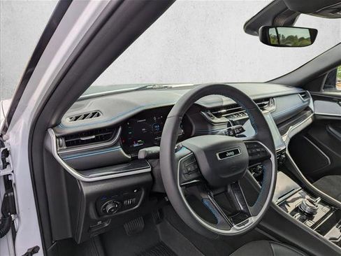Used 2022 Jeep Grand Cherokee Trailhawk AWD/4WD image 11