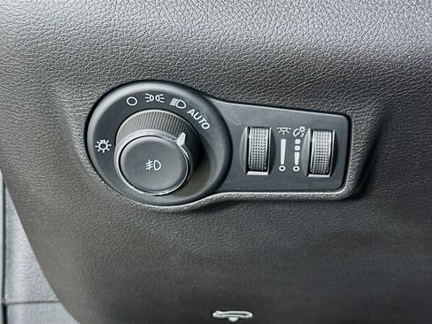 Used 2025 Jeep Compass Limited AWD/4WD image 17