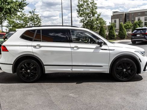 Used 2022 Volkswagen Tiguan SE R-Line AWD/4WD image 3