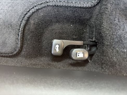 New 2026 Hyundai Elantra Limited image 24