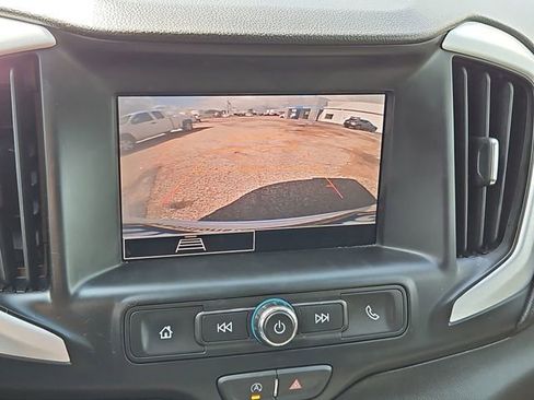 Used 2024 GMC Terrain SLE w/ Driver Convenience Package FWD image 15