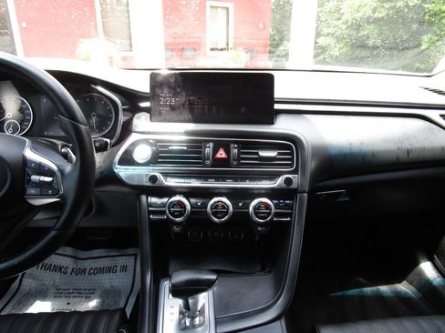 Used 2022 Genesis G70 2.0T w/ Prestige Package RWD image 7