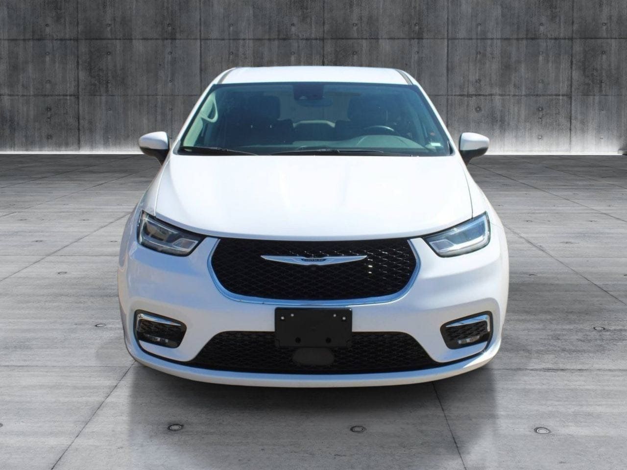 Used 2023 Chrysler Pacifica Touring-L FWD image 11