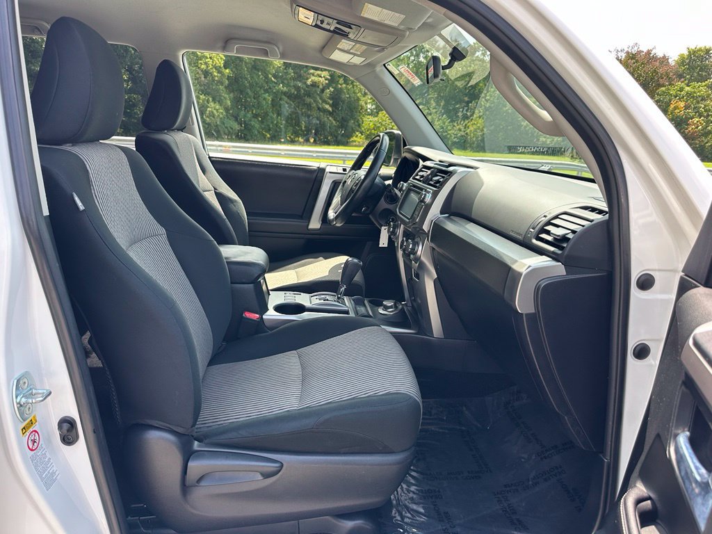 Used 2016 Toyota 4Runner SR5 AWD/4WD image 16