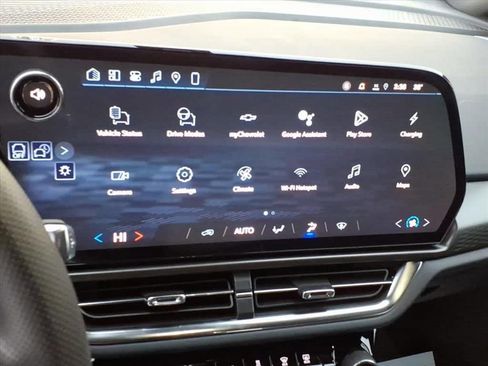 New 2026 Chevrolet Equinox EV LT image 17