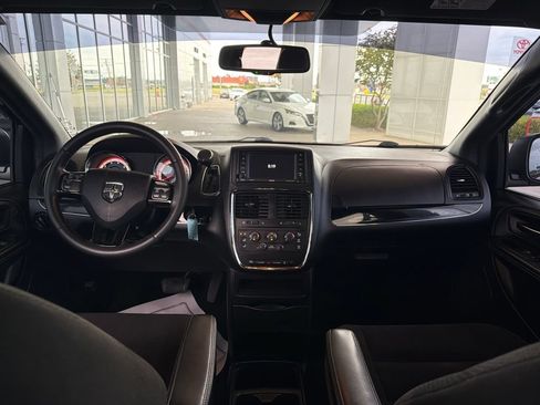 Used 2015 Dodge Grand Caravan SE FWD image 19