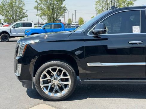 Used 2019 Cadillac Escalade Platinum AWD/4WD image 7