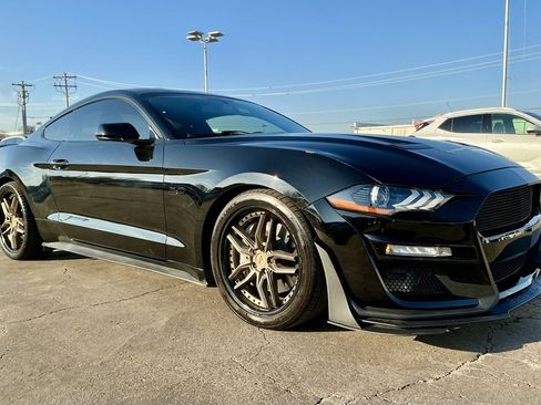 Used 2018 Ford Mustang GT w/ Black Accent Pkg image 7