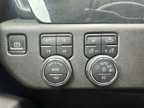 Used 2025 Chevrolet Silverado 3500 LTZ w/ LTZ Plus Package image 13