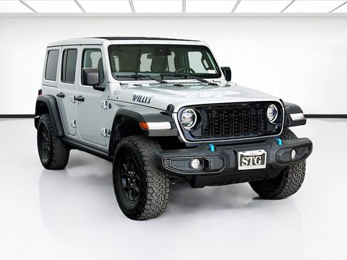 Used 2024 Jeep Wrangler Unlimited AWD/4WD image 3