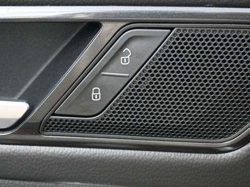 Used 2022 Volkswagen Tiguan SE image 14