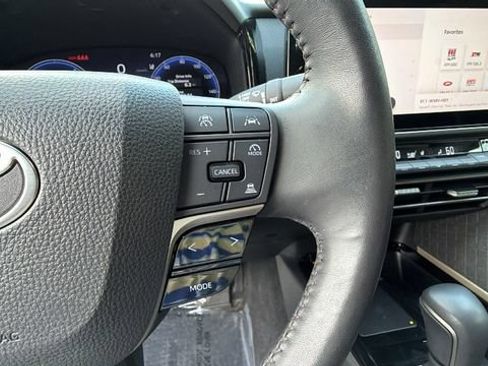 Used 2025 Toyota Camry XLE FWD image 25