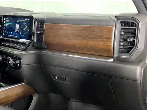 Used 2022 Chevrolet Silverado 1500 High Country w/ Technology Package AWD/4WD image 19