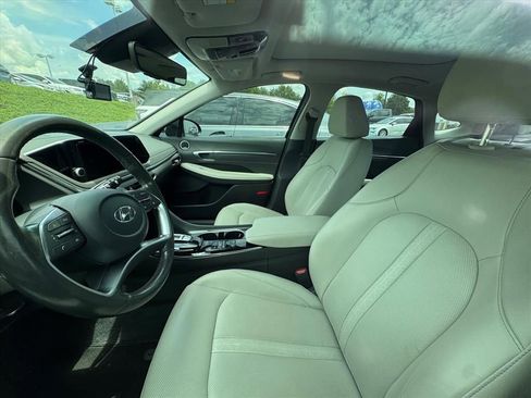 Used 2023 Hyundai Sonata Limited w/ Preferred Accessory Package FWD image 9