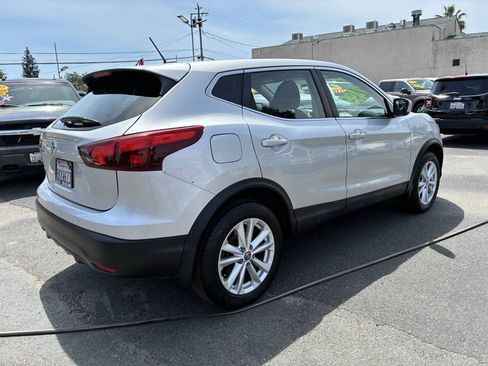 Used 2019 Nissan Rogue Sport S w/ Appearance Package FWD image 2